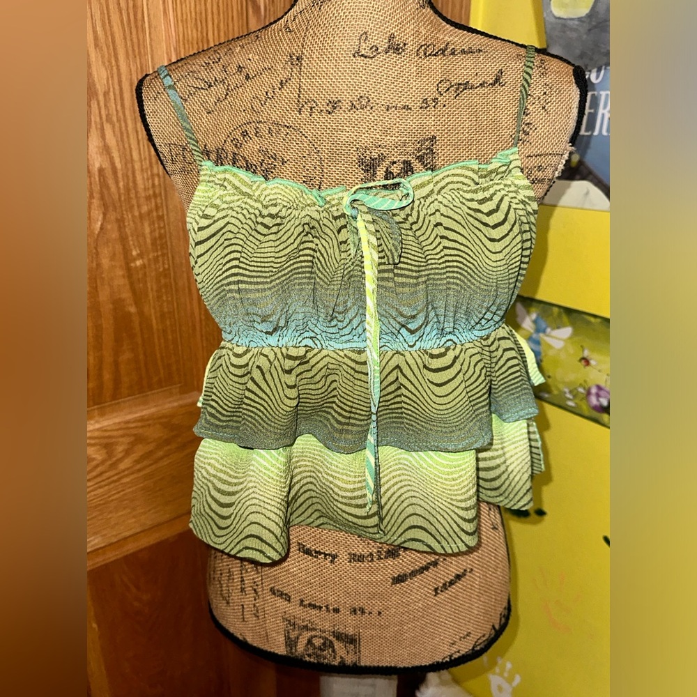 WILD FABLE RUFFLE CROP TOP - Picture 4 of 10